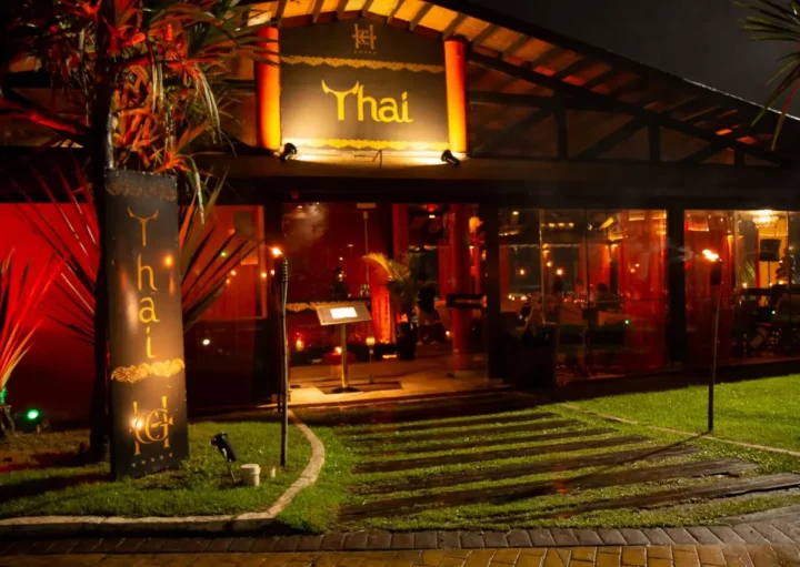 Foto que ilustra matéria sobre restaurantes no Guarujá mostra a entrada do Thai Lounge Bar (Foto: Divulgação)